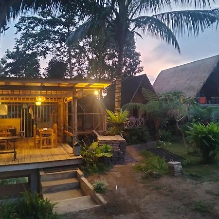 Girang Rinjani Bungalows Тетебату Екстериор снимка