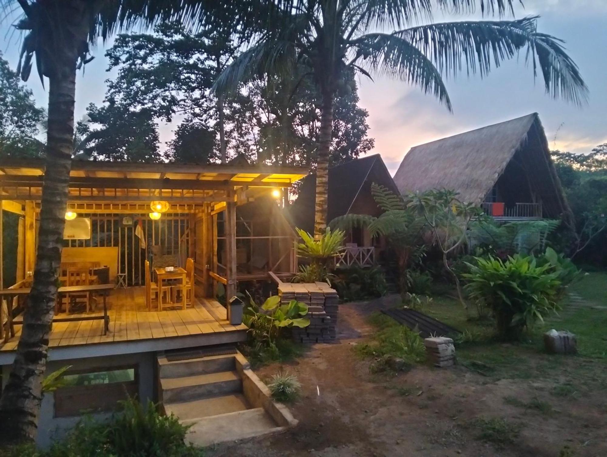 Girang Rinjani Bungalows Тетебату Екстериор снимка